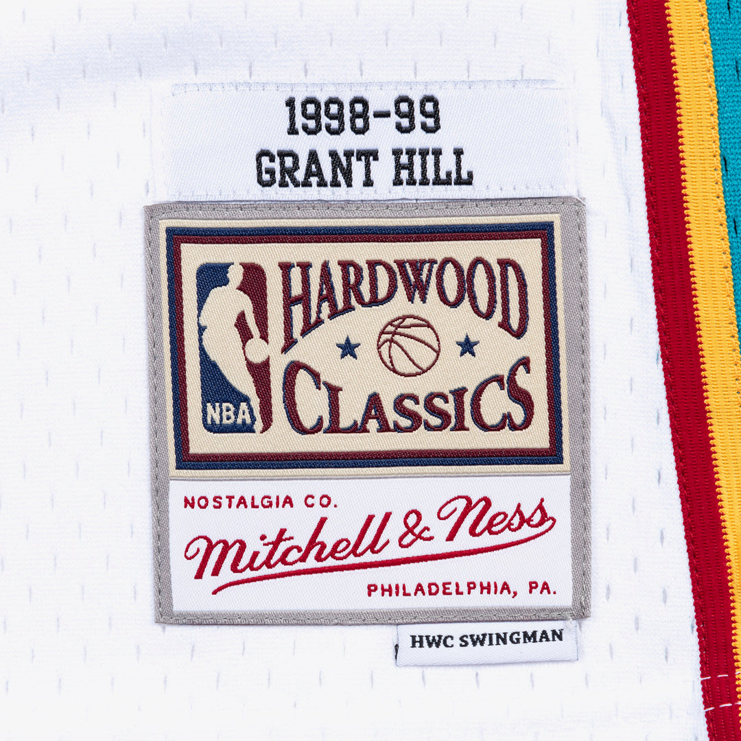 Detroit Pistons Mitchell & Ness Grant Hill #33 White 1998-99 Hardwood Classics Player Swingman Jersey