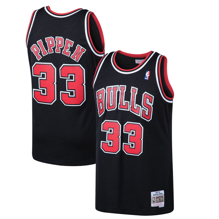 Chicago Bulls Mitchell & Ness Scottie Pippen 1997–98 black Swingman jersey, front and back views