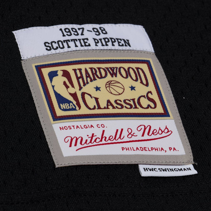 Mitchell & Ness Chicago Bulls Scottie Pippen 1997-98 black Swingman jersey, manufacturer gallery image 3