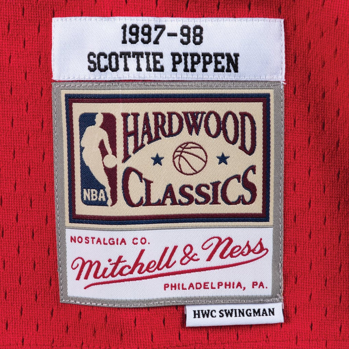 Mitchell & Ness Chicago Bulls Scottie Pippen 1997-98 red Swingman jersey, manufacturer gallery image 3