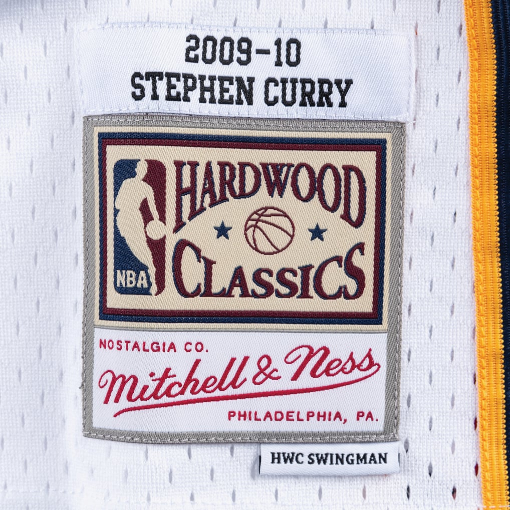 Golden State Warriors Mitchell & Ness Stephen Curry white Swingman jersey, manufacturer view 3