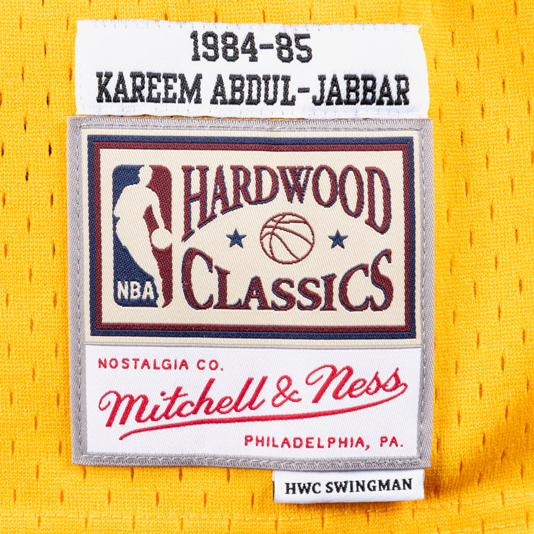 Los Angeles Lakers Mitchell & Ness Kareem Abdul-Jabbar #33 Road Swingman Jersey 1984-85 - Light Gold